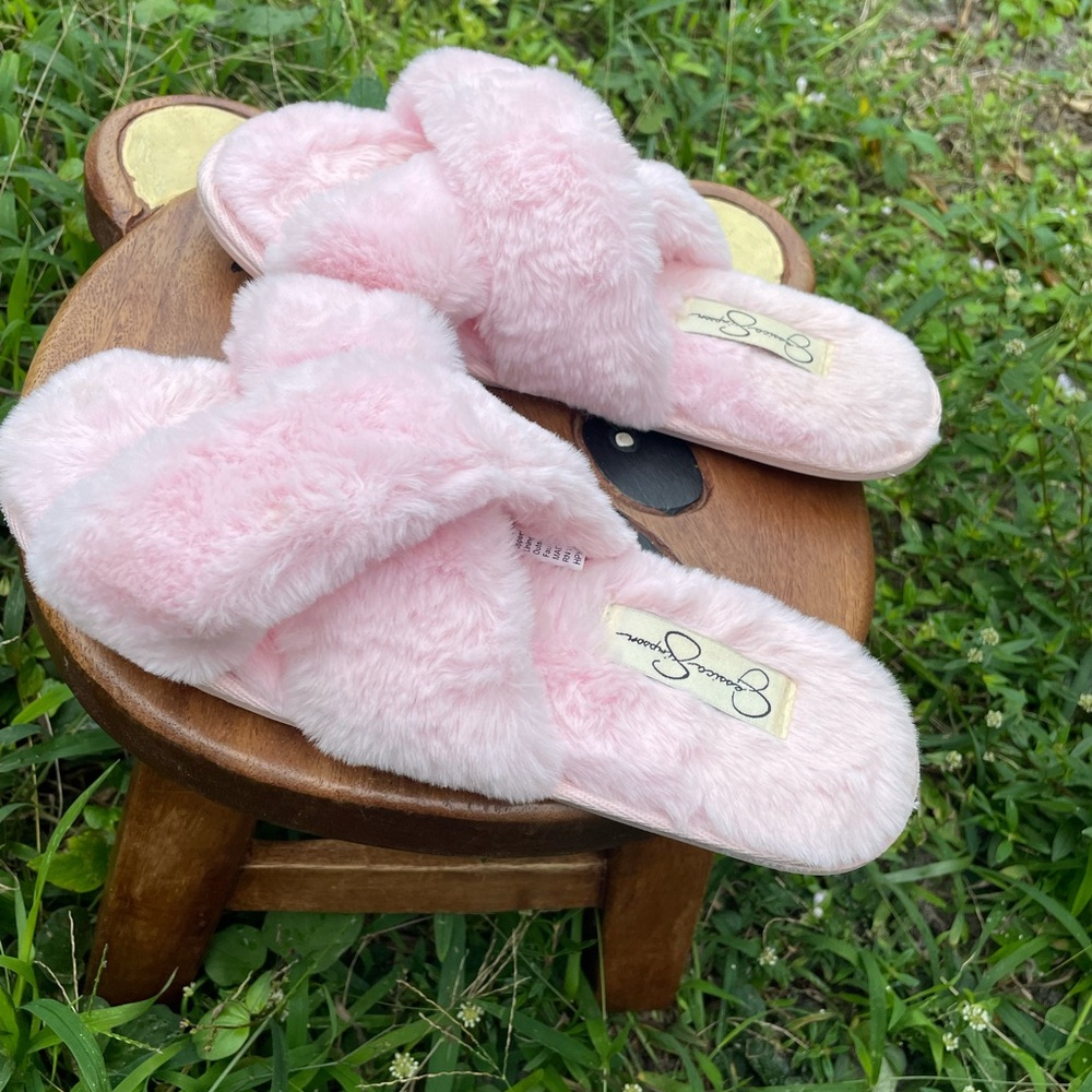 EUC Jessica Simpson pink fuzzy slippers size 7/8 - Picture 7 of 12
